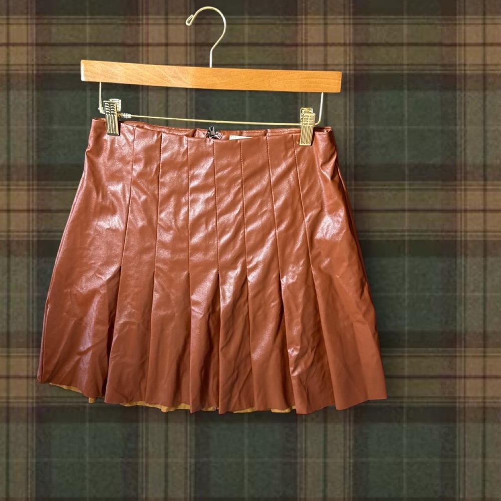 Chic Umgee faux leather mini skirt in a rich cognac brown
